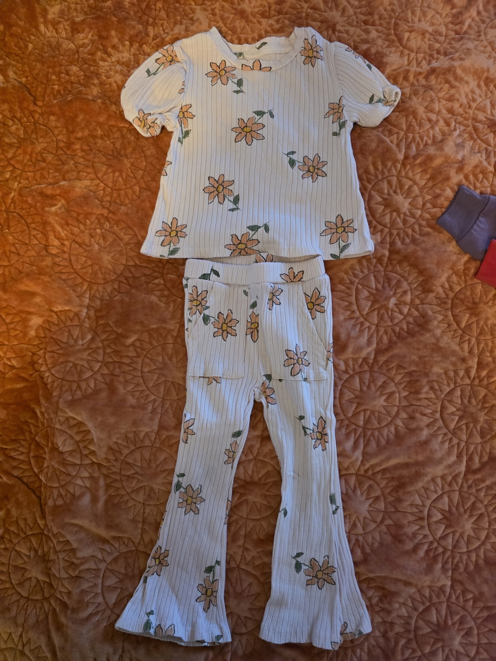 Jessica Simpson White Floral Ribbed Kids Pajama Set with Yellow Flowers